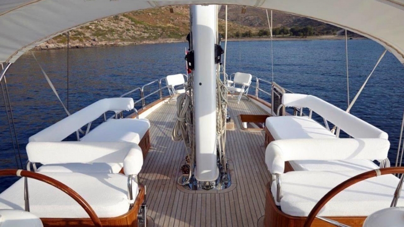 Glorious-motor-sailer-yacht