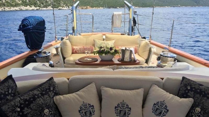 Glorious-motor-sailer-yacht
