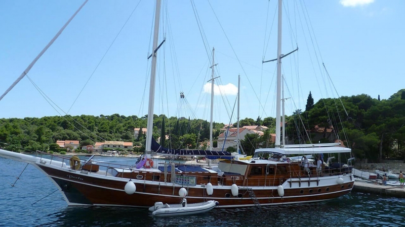 Perla-gulet-yat